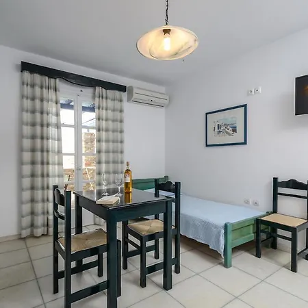 Victoria & Mikri Vigla