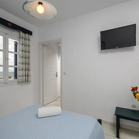 Victoria & Mikri Vigla