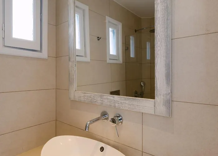 Apartman Victoria & *