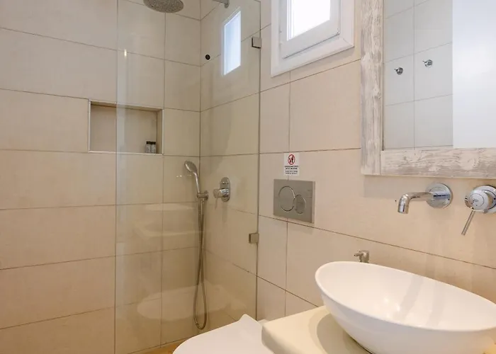 Apartman Victoria & *