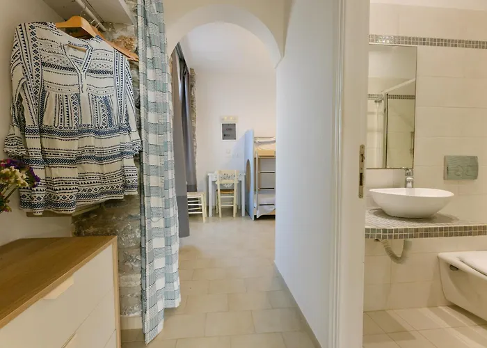 Victoria & * 米科利维亚