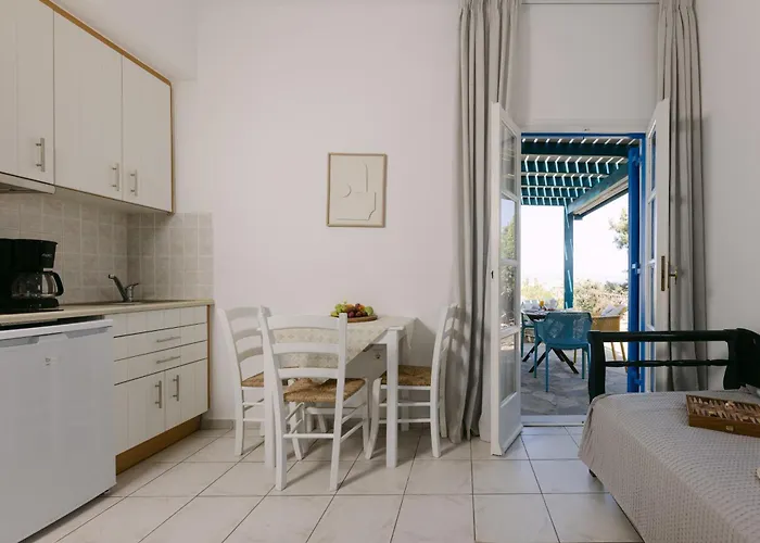 Victoria & * 米科利维亚